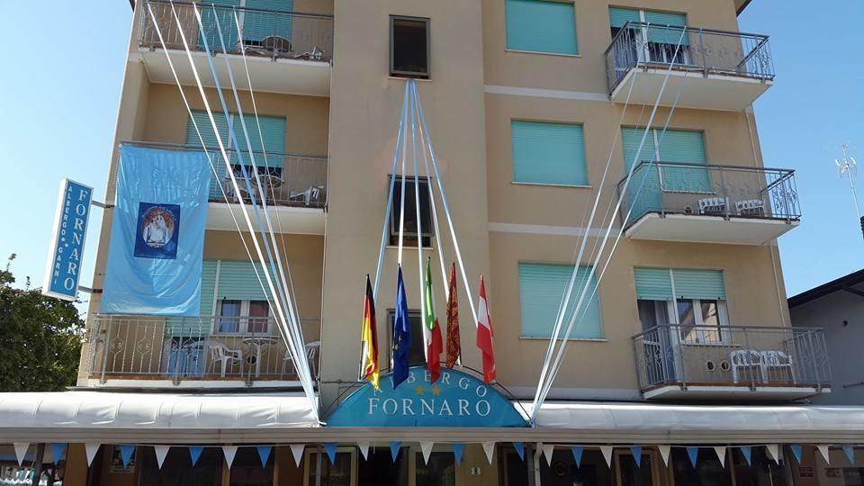 Hotel Fornaro Каорле Экстерьер фото