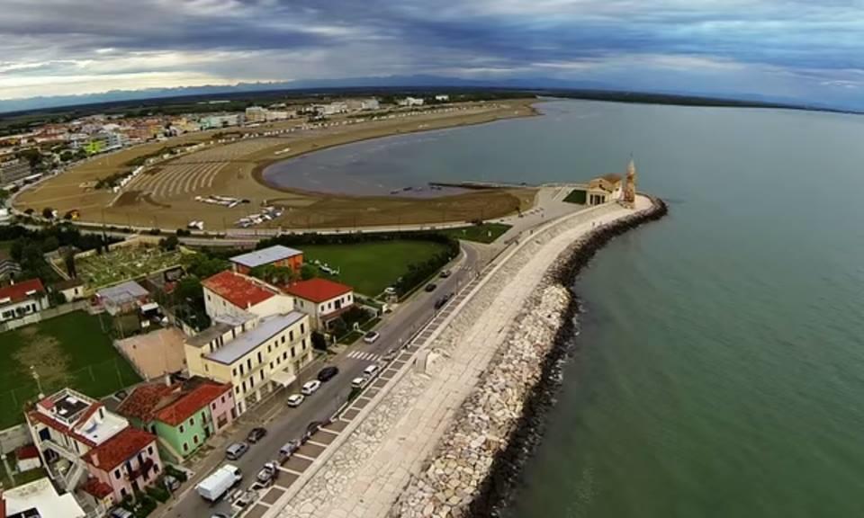 Hotel Fornaro Каорле Экстерьер фото