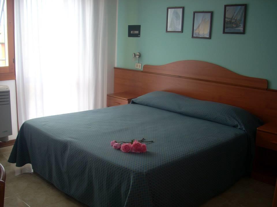 Hotel Fornaro Каорле Экстерьер фото