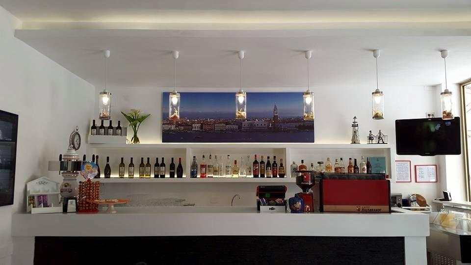 Hotel Fornaro Каорле Экстерьер фото